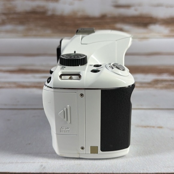 Pentax K-x White 12.4MP DSLR Camera Body Used - Picture 5 of 6